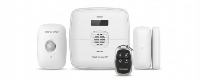Hikvision alarm sistemi modeli DS-PWA64-KIT-WE için beyaz arka plan stüdyo ürün çekimi